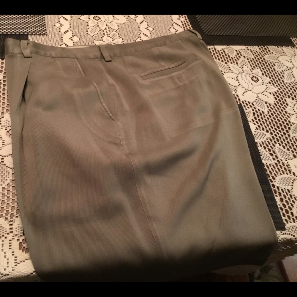 Tommy Bahama relaxed fit pleated shorts